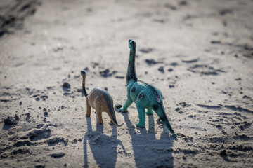 Dinosaurs in the sand, Dinos at the beach