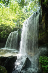 Obraz premium 涼しげな夏の鍋ヶ滝