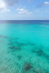 Tropical scenery in Curaçao with crystal-clear waters and a paradise beach. Perfect for travel, luxury, lifestyle campaigns, and high-impact editorial content.