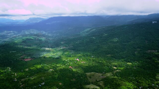 Haputale Mountain: A Breathtaking Drone Journey Over Sri Lanka&rsquo;s Highlands