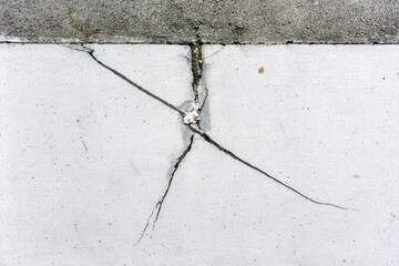 Cracked concrete surface (1)