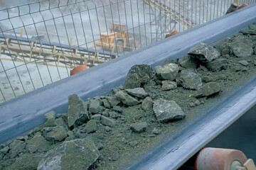 Movement of asbestos rock for grinding to fine fraction