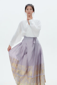 Hanfu-style portrait studio photography of women in Hanfu