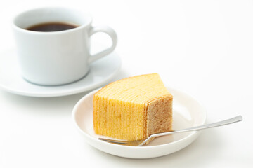 バウムクーヘンとコーヒー　白バック