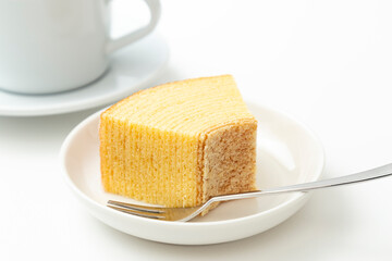 カットしたバウムクーヘン　白バック