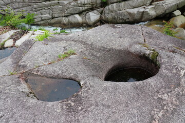 岡山県鏡野町の奥津渓谷　甌穴