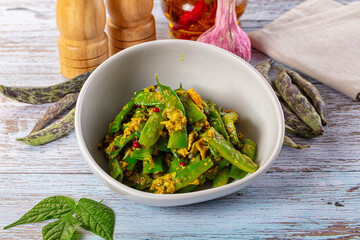 Steamed green beans with egg scramble