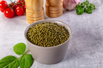 Raw dry green mash bean