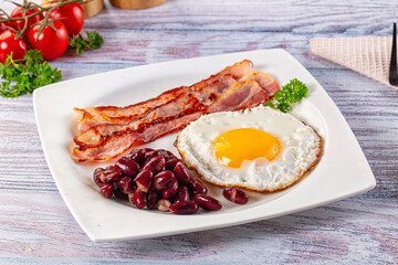 English breakfast with egg, bean and bacon