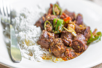 Riz blanc et rougail saucisses 