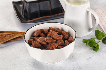 Dry sweet chocolate ceral flakes