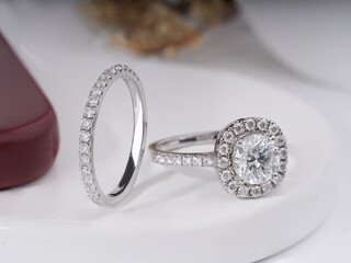 Elegant Silver engagement ring set with sparkling diamond for women 