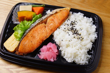 鮭弁当　和食