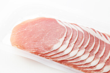 パックに入った生ハム　白バック