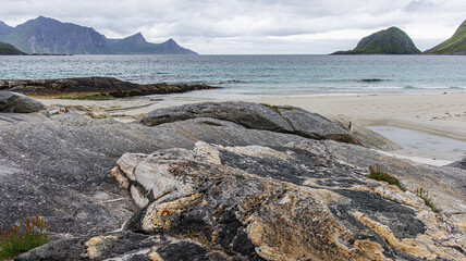 Norseek&uuml;ste mit Felsen