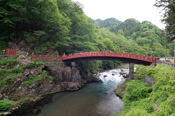 puente rojo