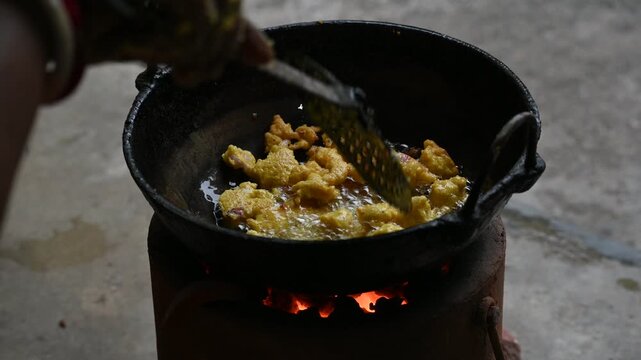 Onion pakora frying in iron pen. This is a popular street food in Indian subcontinent. Onion which are coated in seasoned&nbsp;spicy gram flour&nbsp;batter and deep fried. It originated in India.