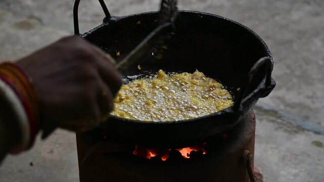 Onion pakora frying in iron pen. This is a popular street food in Indian subcontinent. Onion which are coated in seasoned&nbsp;spicy gram flour&nbsp;batter and deep fried. It originated in India.