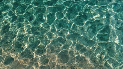 Obraz premium A stunning clear water surface reflecting shimmering light patterns in vibrant turquoise hues.