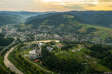 Muszyna, Beskid Sądecki, widok og&oacute;lny, z lotu ptaka 