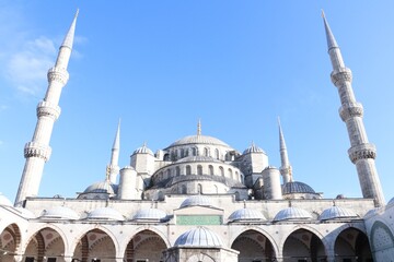 Blue Mosque in Istanbul under a clear blue sky.