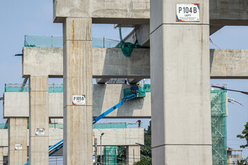 Construction workers are active in the construction of the LRT. 