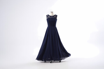 Obraz premium Navy Blue A-Line Gown: Elegant Formal Dress on Mannequin
