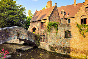 Beautiful stone bridge and houses lining the beautiful canals of Bruges, Belgium