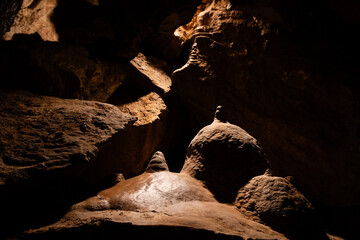 Distinct mineral textures of stalactites and stalagmites in Bozkovske dolomitove jeskyne (Bozkov...