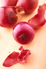 Peels and roots of purple onions lie on the board.