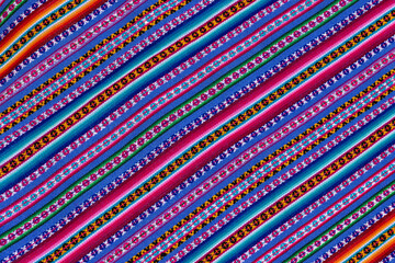 Textura de tejido andino de uso cotidiano en los andes peruanos, región central del Perú, valle...
