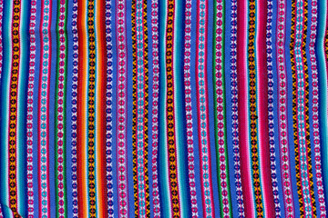 Textura de tejido andino de uso cotidiano en los andes peruanos, región central del Perú, valle...