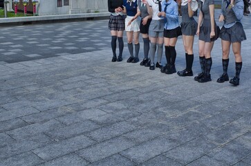 整列した女性たち