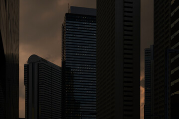Fototapeta premium 無数の窓、それぞれの夜を灯す光の集合体