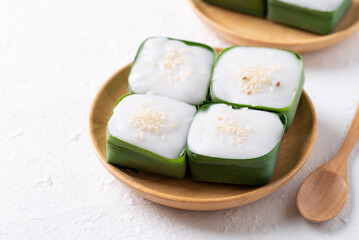 Traditional Thai dessert (Khanom Tako), Pudding with coconut cream topping in pandan leaf