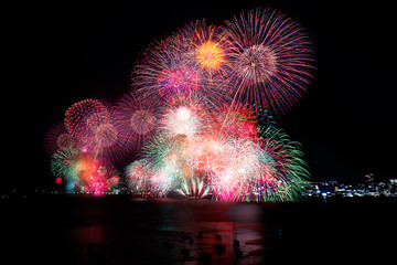 夜空を飾る花火