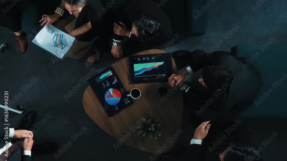 Poster top down view of business people listen businessman present idea while making decision. group of div