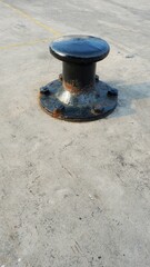  Wire rope bolder of vessel for berthing. Ship bolder. Marine bollard curve, mooring bollard, ship...
