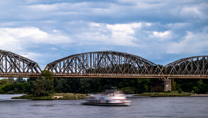 Fototapeta premium brydż, rzeka, sydney, architektura, woda, australia, gród, bawić, podróż, niebo, kolej, stal, przewozy, krajobraz miasta, punkt orientacyjny, europa, budowa, morski, arches, horyzont, noc, budynek