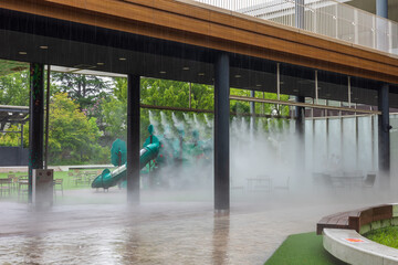 日本の岡山県倉敷市の美しい夏の雨の風景