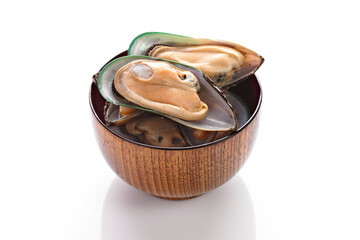 Fresh Mussels Isolated on White Background – Close-Up of Raw Seafood Shells for Cooking and Recipes in High-Resolution