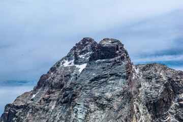 Il Monviso con il Dado di Vallanta, iconiche montagne delle Alpi Cozie viste dalla Valle Varaita