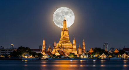 Naklejka premium Golden Temple under Lunar Glow: The iconic temple stands majestically, bathed in the ethereal light of a colossal moon, a serene night scene in a celebrated location.