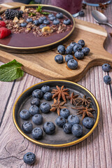 Deep plate with blueberries and natural yogurt, forming a perfect circle for a symmetrical and appetizing photograph