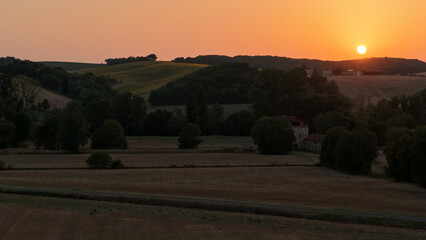 Campagne et coucher de soleil