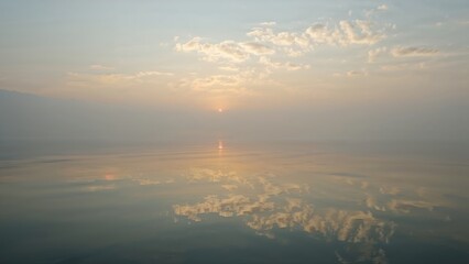 Obraz premium Dawn Over a Serene Lake with Delicate Clouds