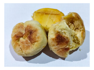 Bakpia is a cake made from a mixture of green beans and sugar which is coated in flour and shaped into flat rounds, then baked. Bakpia is a typical food from Yogyakarta, Indonesia