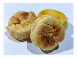Bakpia is a cake made from a mixture of green beans and sugar which is coated in flour and shaped into flat rounds, then baked. Bakpia is a typical food from Yogyakarta, Indonesia
