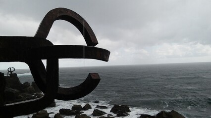 Fototapeta premium Vista del mar desde San Sebastian, España