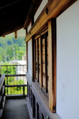 Fototapeta premium 岐阜県飛騨市神岡のお城の窓